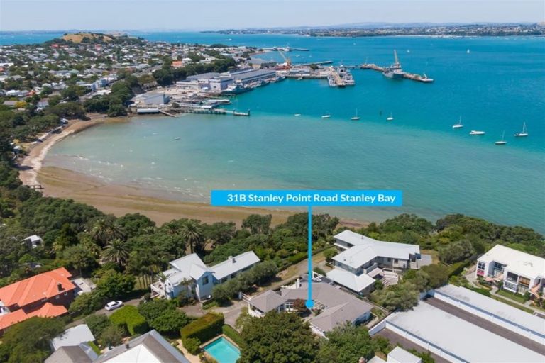 Photo of property in 31b Stanley Point Road, Stanley Point, Auckland, 0624