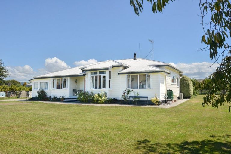 Photo of property in 17 Cemetery Road, Patutahi, Gisborne, 4072