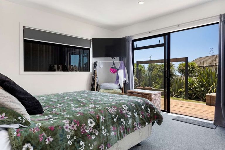 Photo of property in 17c Eagles Way, Cable Bay, 0420