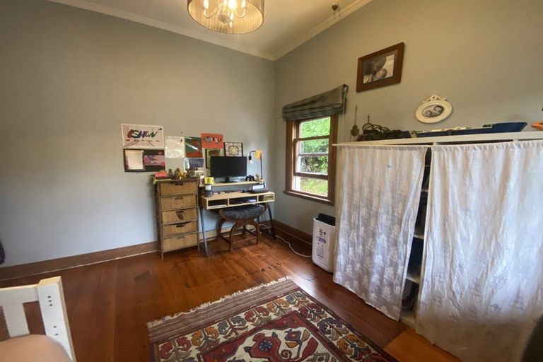 Photo of property in 1 Maungaraki Road, Korokoro, Lower Hutt, 5012