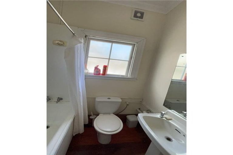 Photo of property in 37 Raroa Road, Kelburn, Wellington, 6012