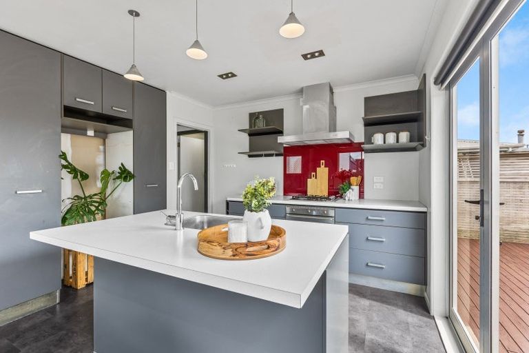 Photo of property in 27 Rospeath Crescent, Spotswood, New Plymouth, 4310