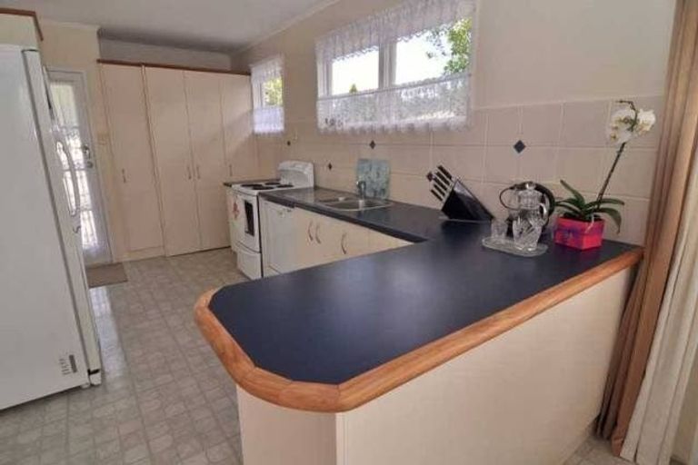 Photo of property in 34 Riverpark Crescent, Henderson, Auckland, 0610
