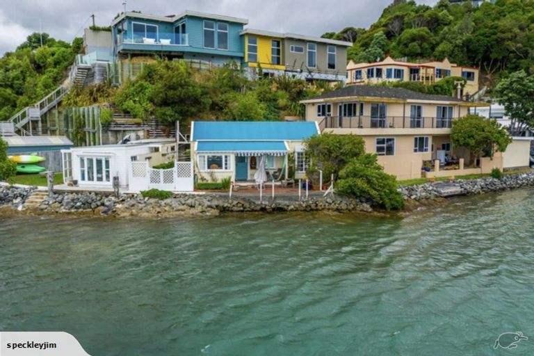 Photo of property in 18a Trevor Terrace, Paremata, Porirua, 5024