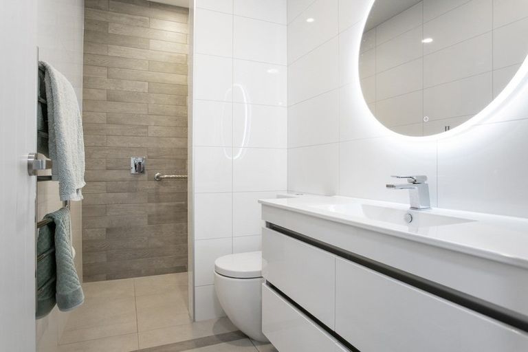 Photo of property in 204/86 Alpha Street, Cambridge, 3434