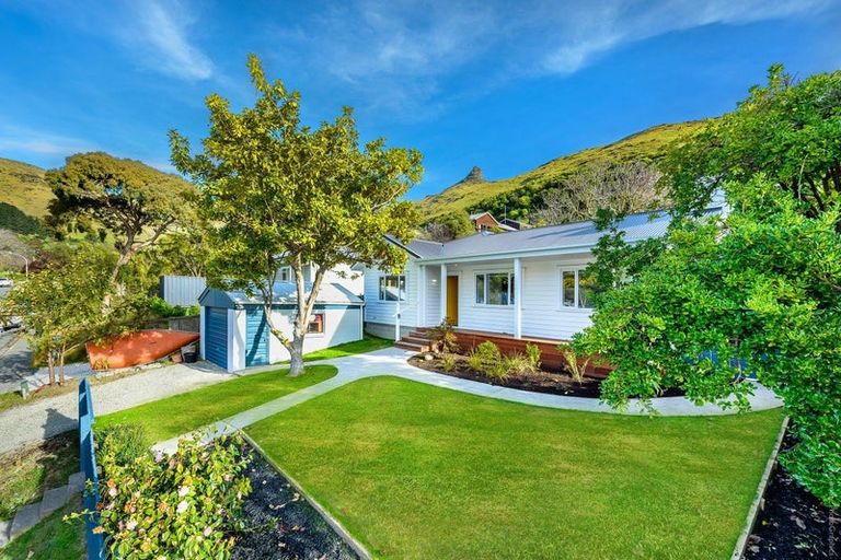Photo of property in 53 Port Hills Road, Heathcote Valley, Christchurch, 8022