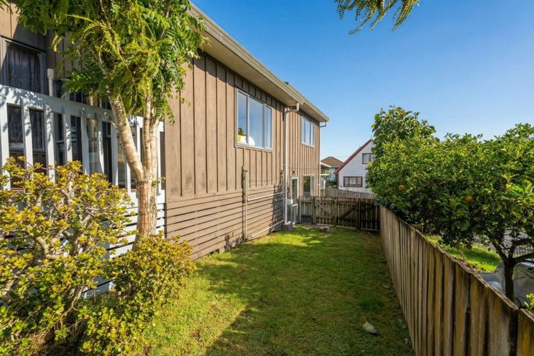 Photo of property in 2/28 Pahi Place, West Harbour, Auckland, 0618