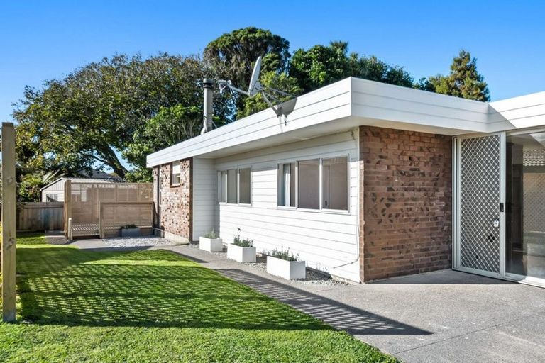 Photo of property in 2/1001 High Street, Avalon, Lower Hutt, 5011