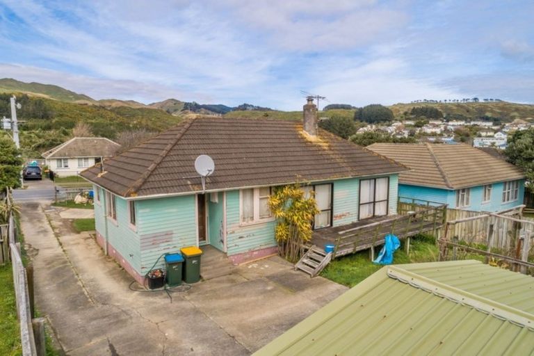 Photo of property in 31 Driver Crescent, Cannons Creek, Porirua, 5024