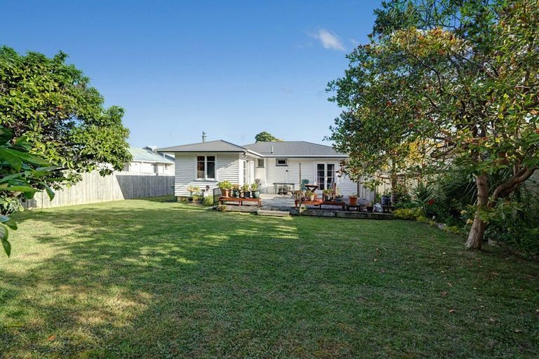 Photo of property in 8 Coniston Avenue, Te Atatu South, Auckland, 0610