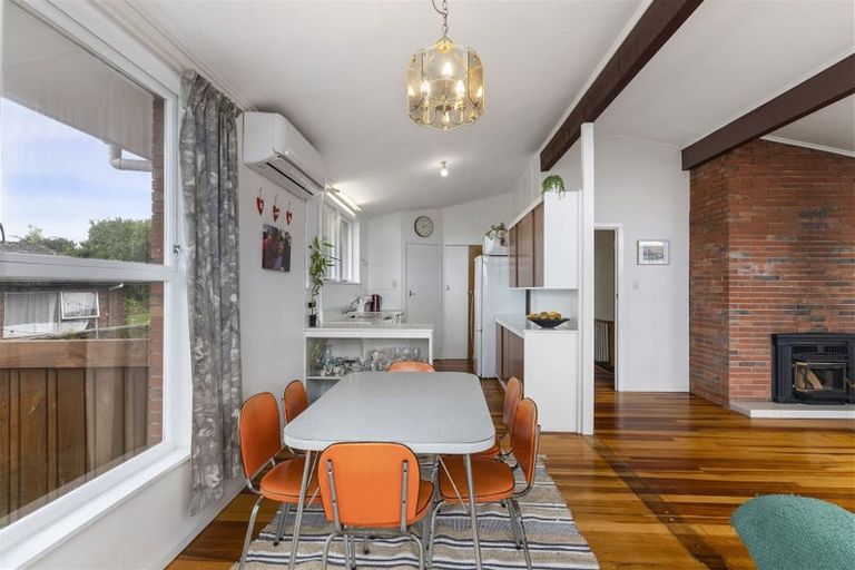 Photo of property in 25 Chatsworth Crescent, Pakuranga Heights, Auckland, 2010