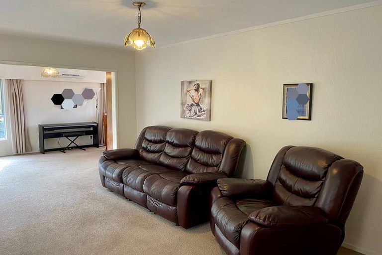 Photo of property in 31 Beechdale Crescent, Pakuranga Heights, Auckland, 2010