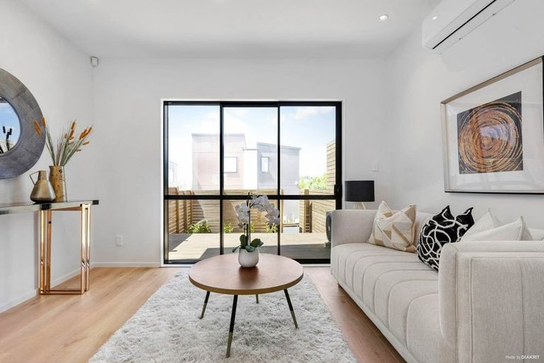 Photo of property in 3/62 Highland Drive, Highland Park, Auckland, 2010