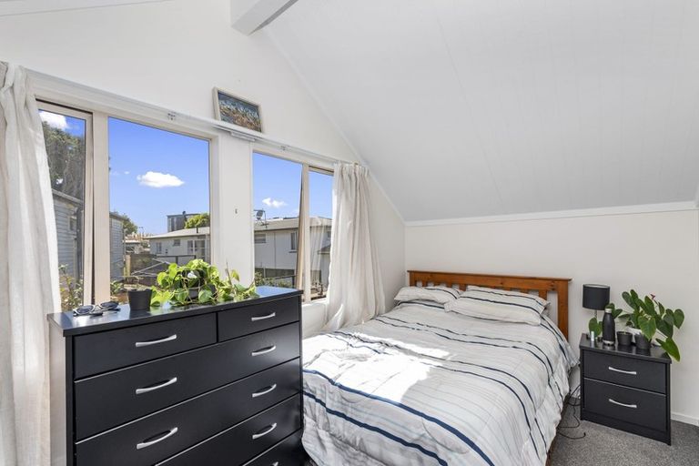 Photo of property in 1042a Great North Road, Point Chevalier, Auckland, 1022