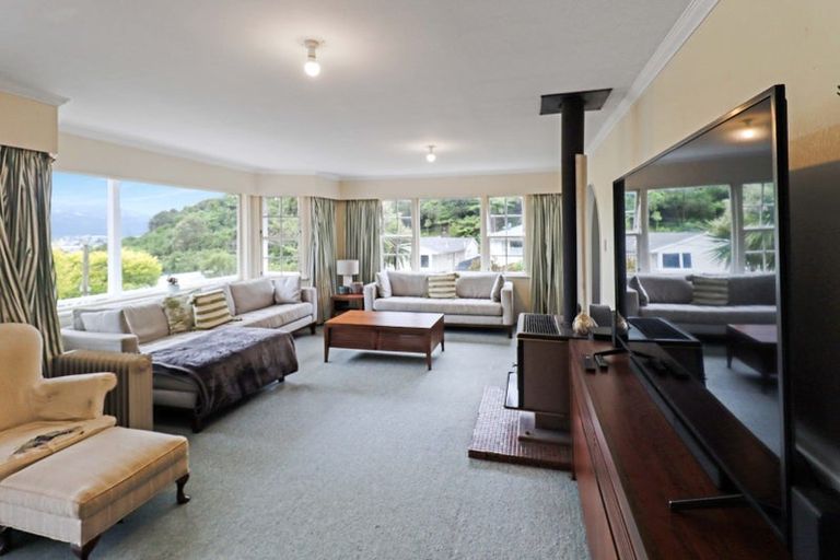 Photo of property in 17 Holmes Grove, Naenae, Lower Hutt, 5011