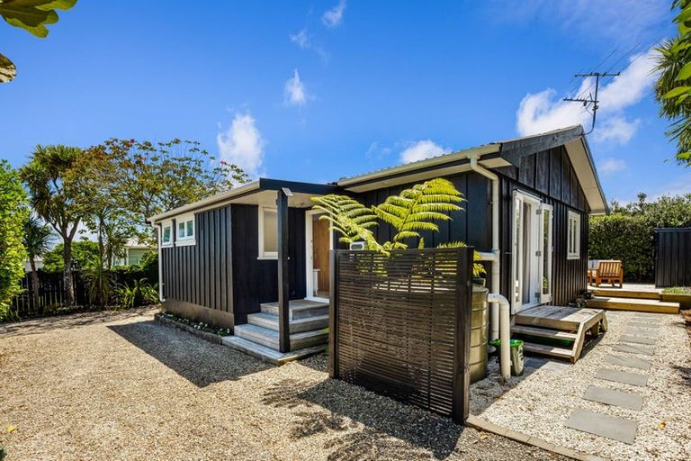 Photo of property in 1b Titoki Street, Te Atatu Peninsula, Auckland, 0610
