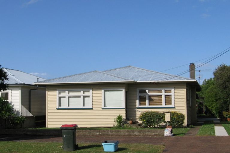 Photo of property in 23 Neville Street, Point Chevalier, Auckland, 1022