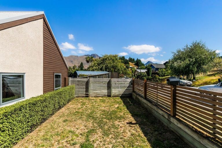Photo of property in 13a Avalon Crescent, Fernhill, Queenstown, 9300