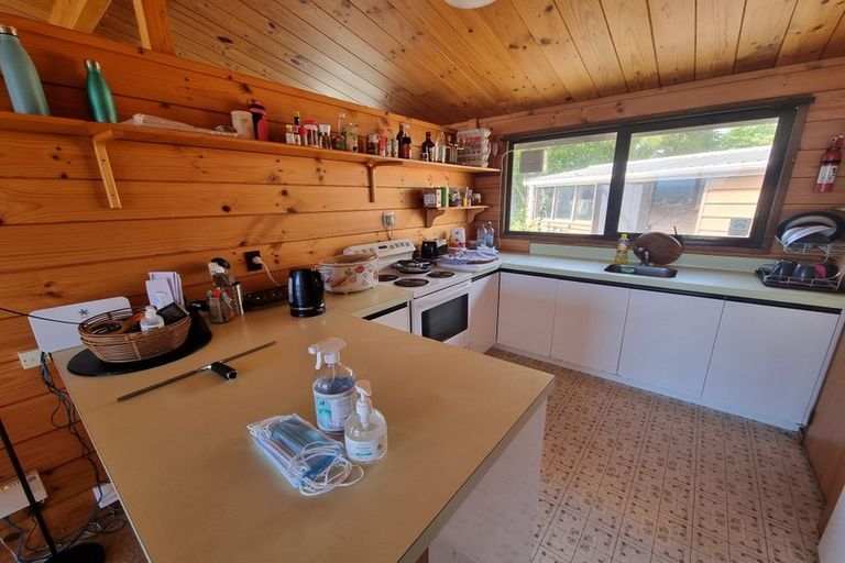 Photo of property in 10 Mervyn Place, Plimmerton, Porirua, 5026