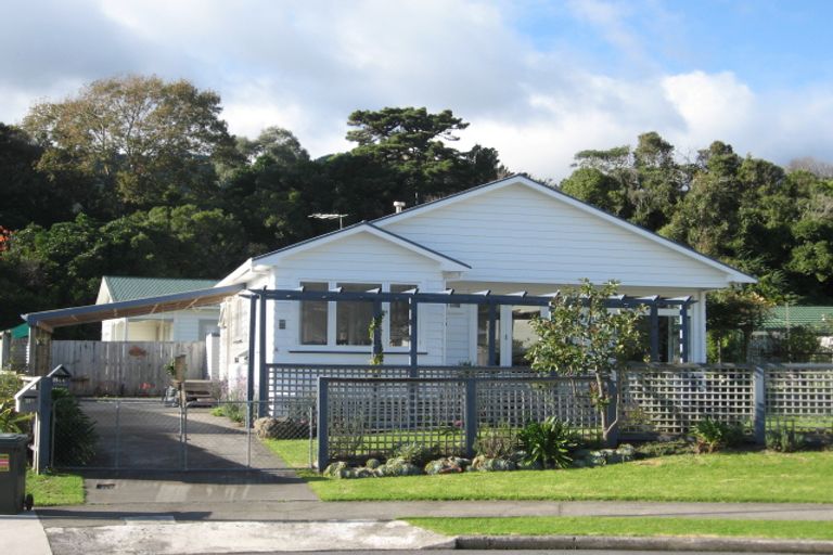 Photo of property in 44 Hookway Grove, Paraparaumu, 5032