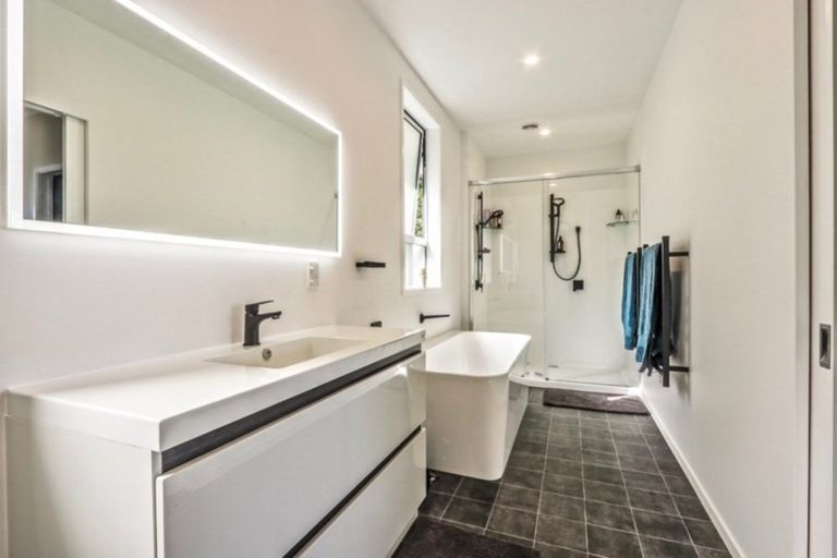 Photo of property in 55 Kakariki Grove, Waikanae, 5036