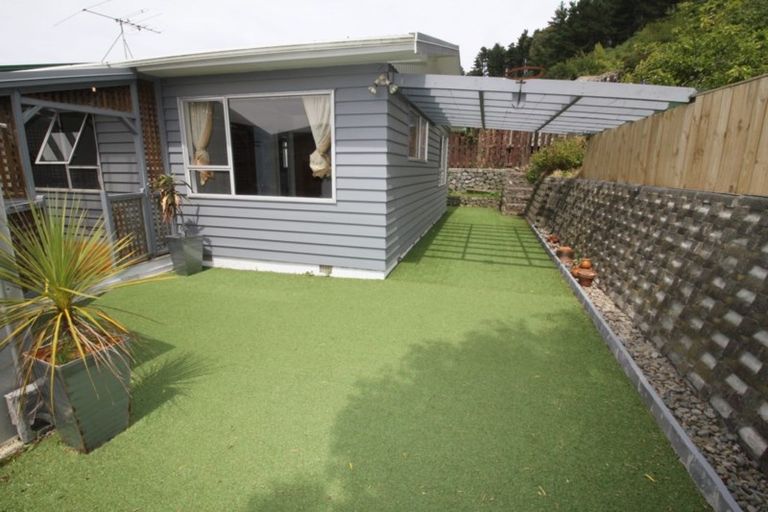 Photo of property in 14 Katarina Grove, Tawa, Wellington, 5028