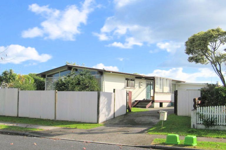 Photo of property in 68 Sikkim Crescent, Clover Park, Auckland, 2019