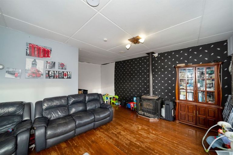 Photo of property in 7 Gladstone Street, Hawera, 4610