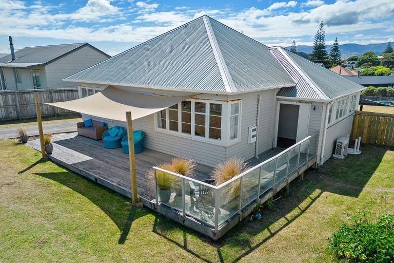 Photo of property in 38 Marine Parade, Otaki Beach, Otaki, 5512