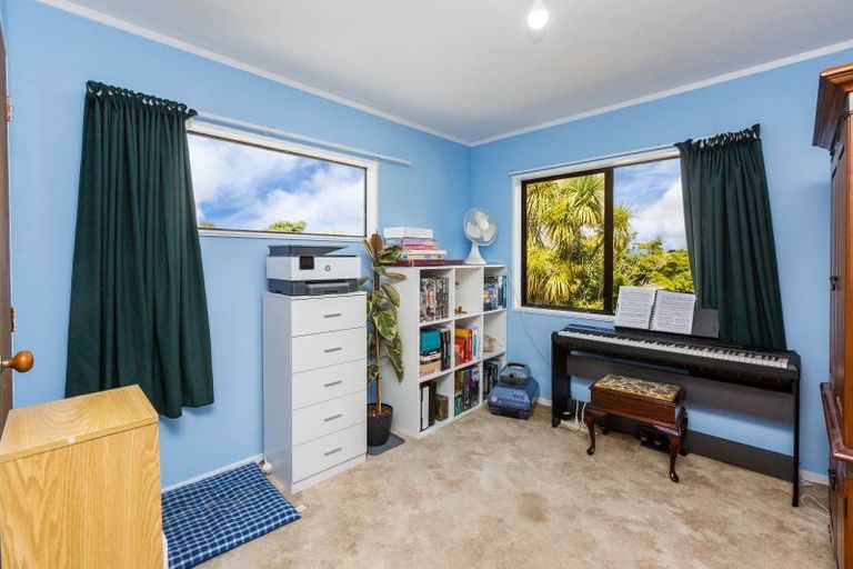Photo of property in 2/25 Memphis Grove, Totara Park, Upper Hutt, 5018