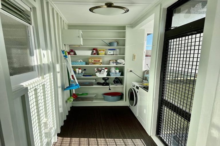 Photo of property in 10 Wayside, Miramar, Wellington, 6022