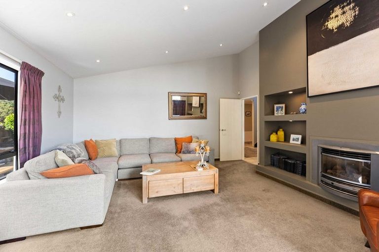 Photo of property in 5 Quadrant Heights, Paraparaumu, 5032