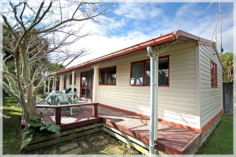Photo of property in 17 Aru Street, Tangimoana, 4822