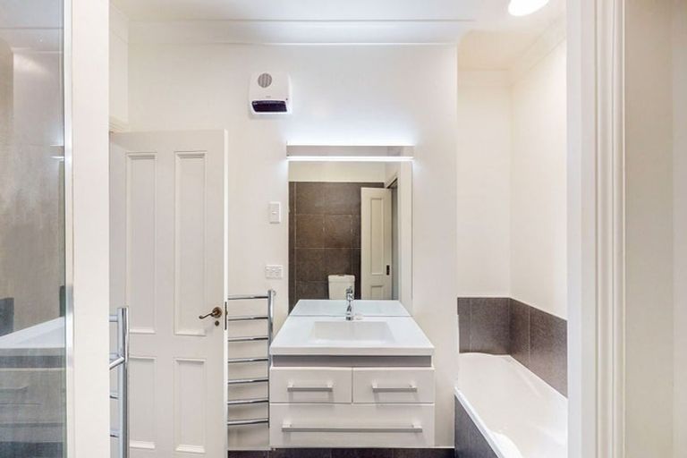 Photo of property in 44 Aurora Terrace, Kelburn, Wellington, 6012