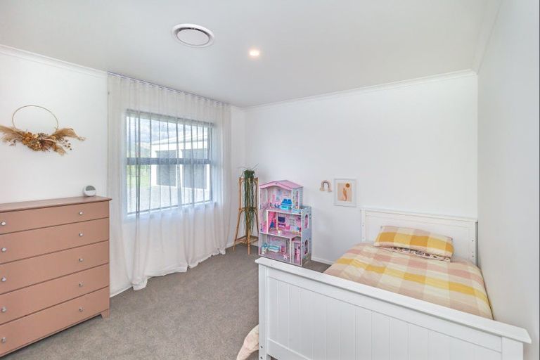 Photo of property in 49 Wakefield Road, Levin, 5571