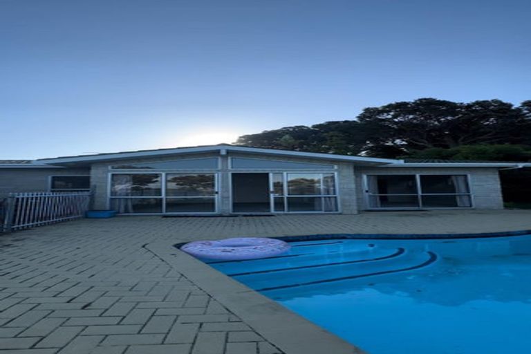 Photo of property in 29 Glenelg Road, Red Beach, 0932