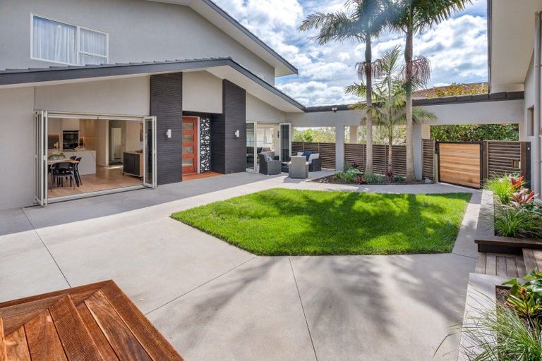 Photo of property in 10 Sea View Terrace, Cockle Bay, Auckland, 2014