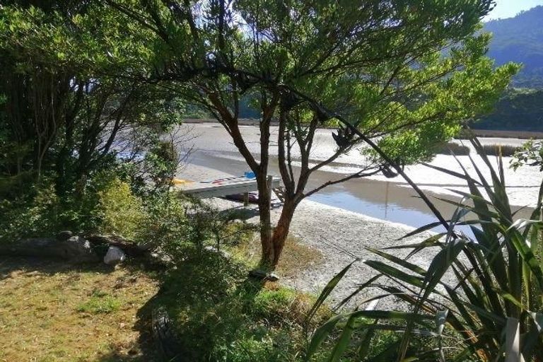 Photo of property in 44 Totara Avenue, Collingwood, 7073