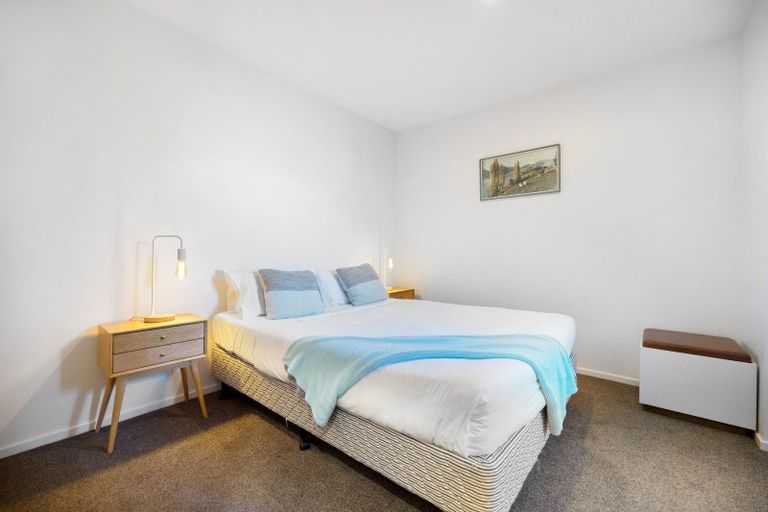 Photo of property in 14a Mckerrow Place, Sunshine Bay, Queenstown, 9300