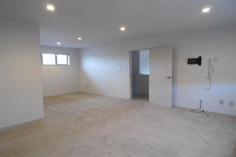 Photo of property in 17 Ballyboe Place, Pinehill, Auckland, 0632