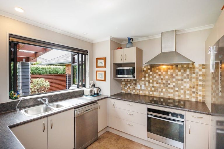 Photo of property in 78 Geneva Terrace, Kelvin Grove, Palmerston North, 4414