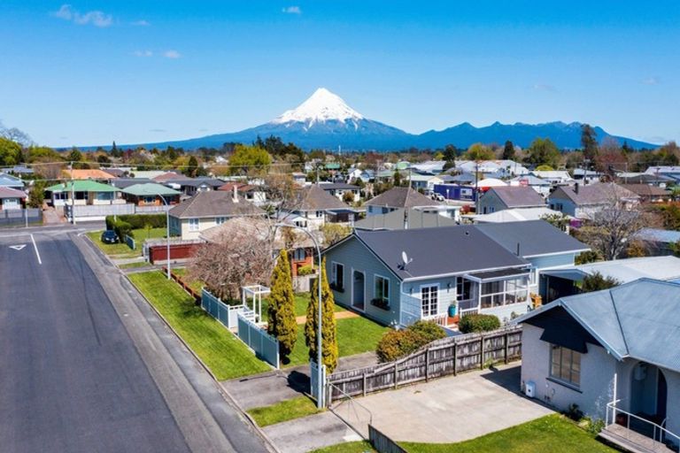 Photo of property in 30 Kahikatea Street, Inglewood, 4330