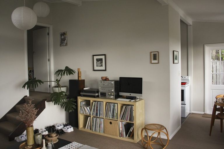 Photo of property in 2 Paparangi Crescent, Paparangi, Wellington, 6037