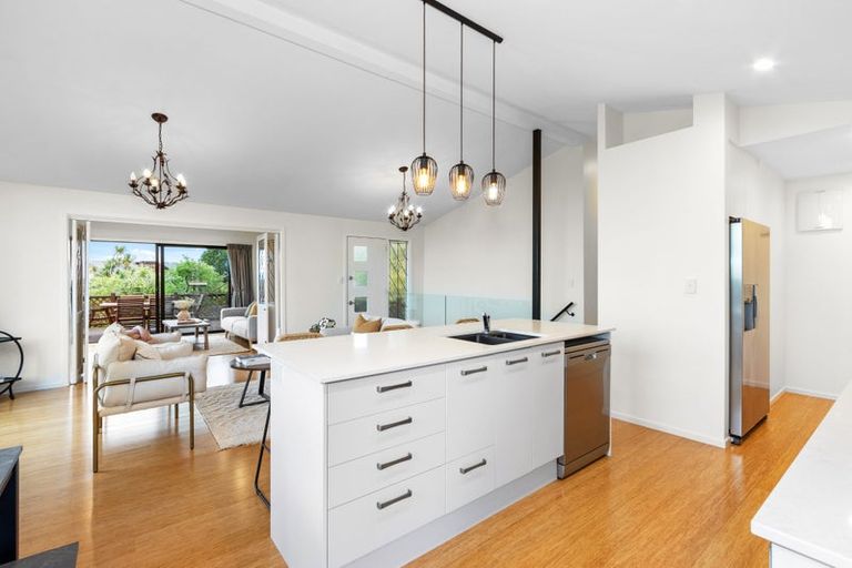 Photo of property in 214 Dyers Pass Road, Cashmere, Christchurch, 8022