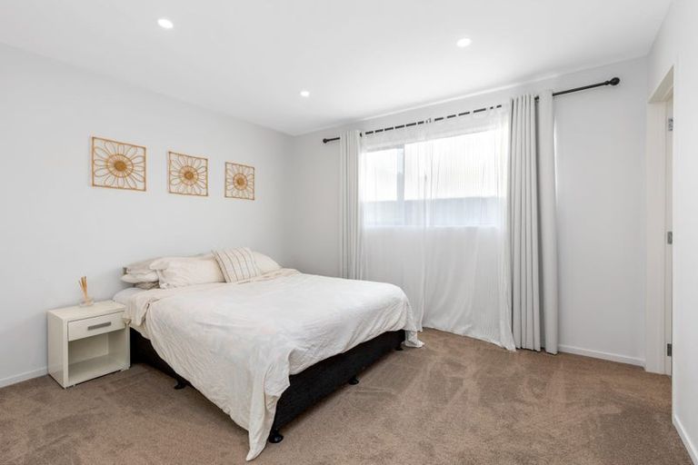 Photo of property in 4b Halberg Street, Glenfield, Auckland, 0629