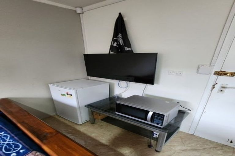 Photo of property in 33d Kirby Street, Glendene, Auckland, 0602