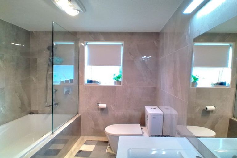 Photo of property in 14 Warbler Crescent, Papakura, 2110