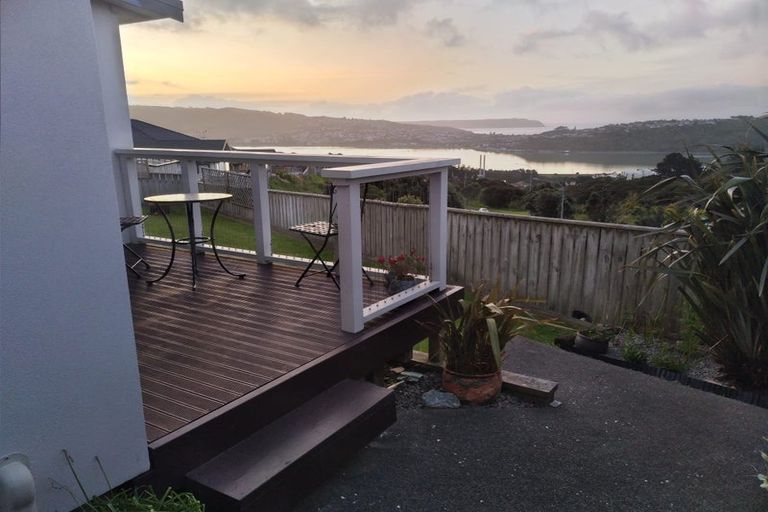 Photo of property in 1 Greenstone Place, Aotea, Porirua, 5024