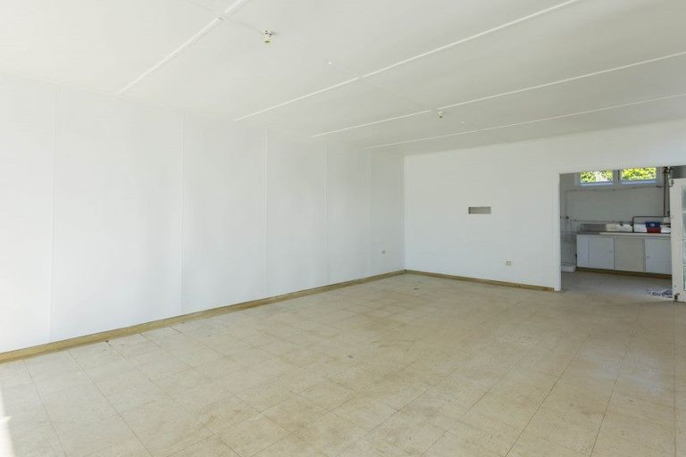 Photo of property in 68 Pinehaven Road, Pinehaven, Upper Hutt, 5019