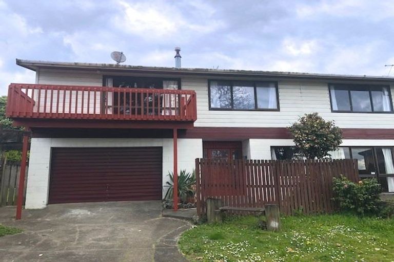 Photo of property in 30 Sikkim Crescent, Clover Park, Auckland, 2019